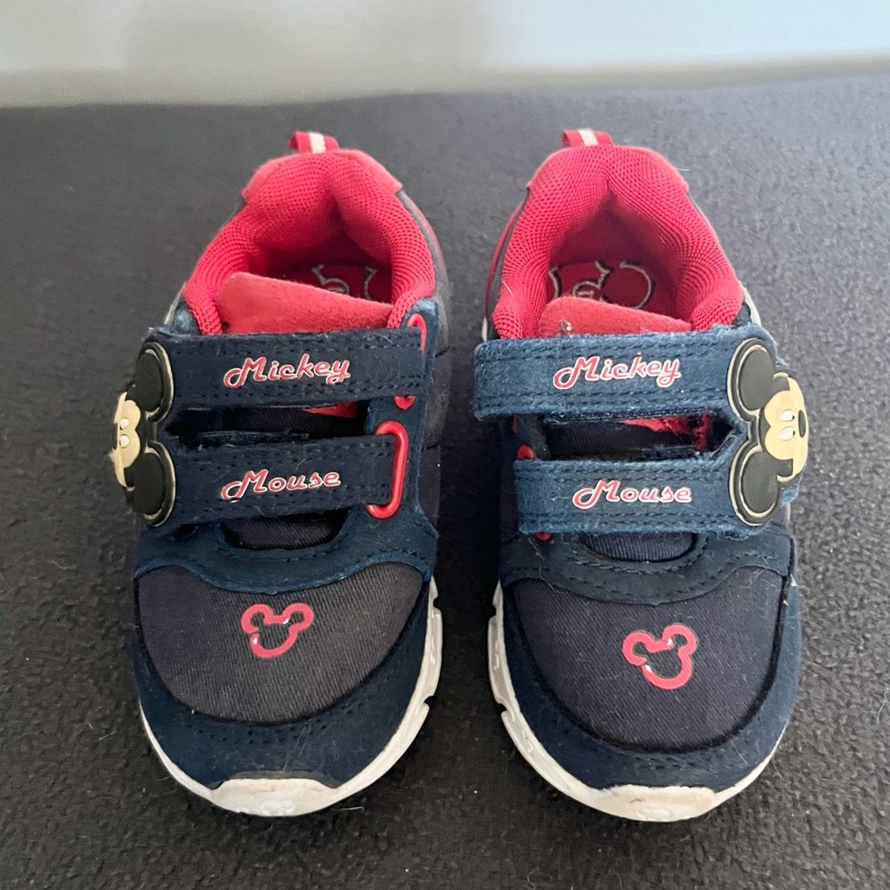 Mickey Mouse toddler size 7 sneaker